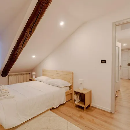 Guesthost - Quadrilatero Cozy Wooden Flat تورينو