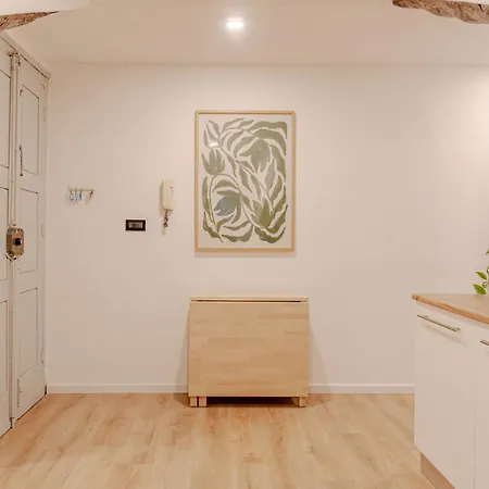 Guesthost - Quadrilatero Cozy Wooden Flat تورينو
