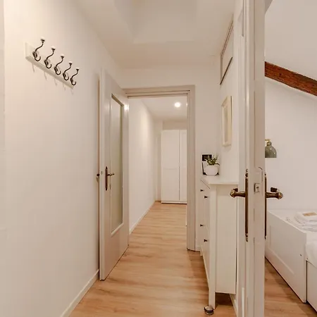 شقة Guesthost - Quadrilatero Cozy Wooden Flat تورينو