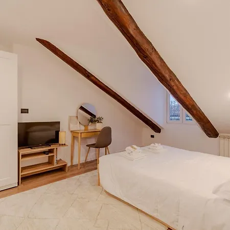 شقة Guesthost - Quadrilatero Cozy Wooden Flat تورينو