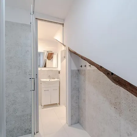 Guesthost - Quadrilatero Cozy Wooden Flat Apartamento Turín