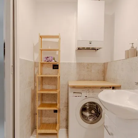 Guesthost - Quadrilatero Cozy Wooden Flat شقة *